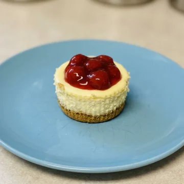 Simple & Creamy Cheesecake Cupcakes